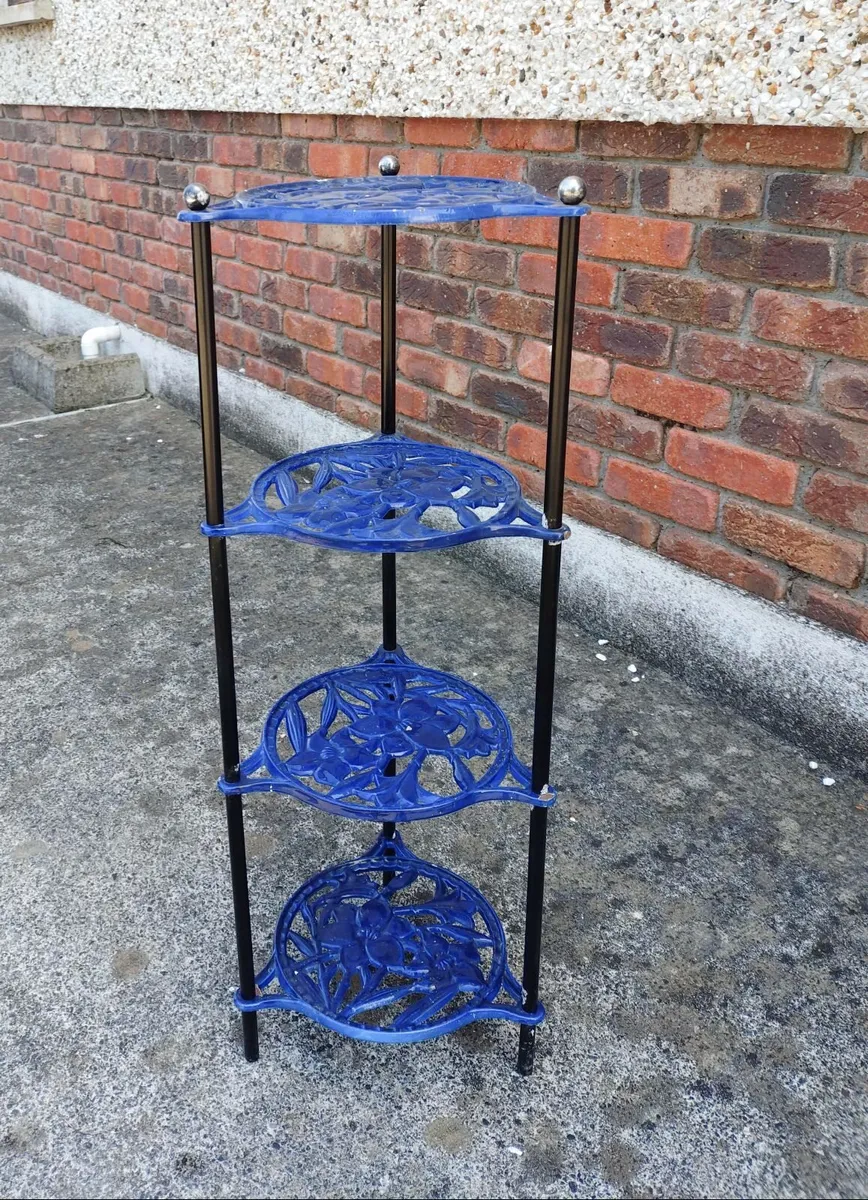 CAST IRON STAND WITH METAL LEGS (USED). - Image 1