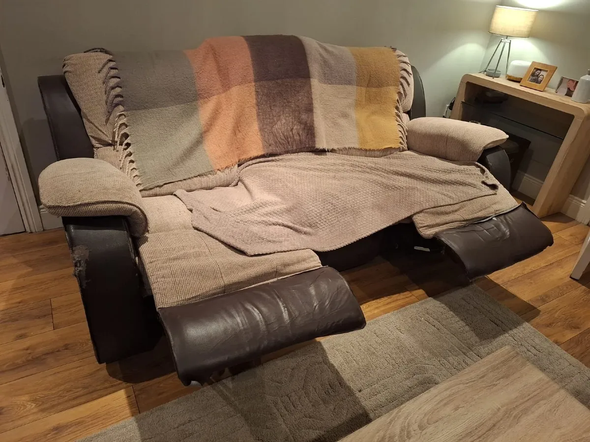 3-2-1 recliner ****FREE**** - Image 3