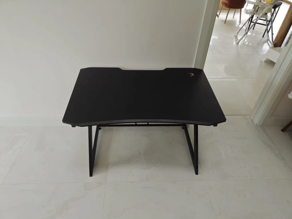 Gaming desk - Image 1