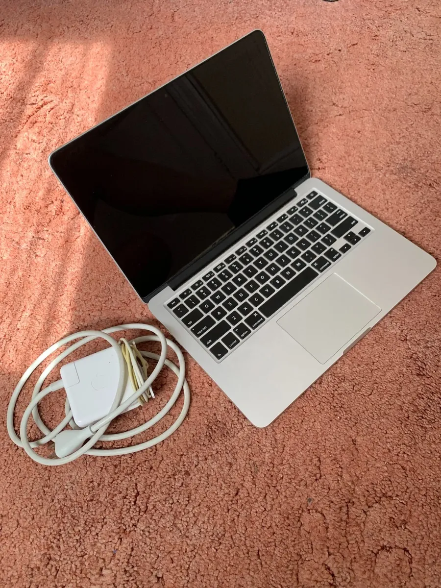 MacBook Pro 13” 2015 - parts or fix + Charger - Image 2