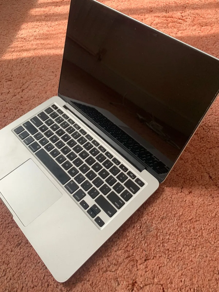 MacBook Pro 13” 2015 - parts or fix + Charger - Image 3