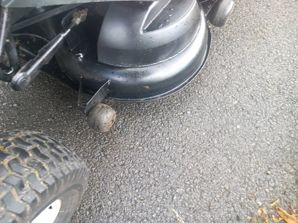 Ride on lawnmower - Image 4