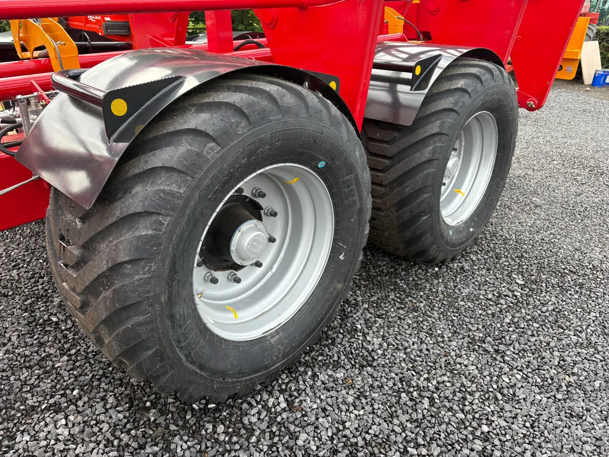 🚜 NEW KELTEC 10 BALE CHASER - Image 4