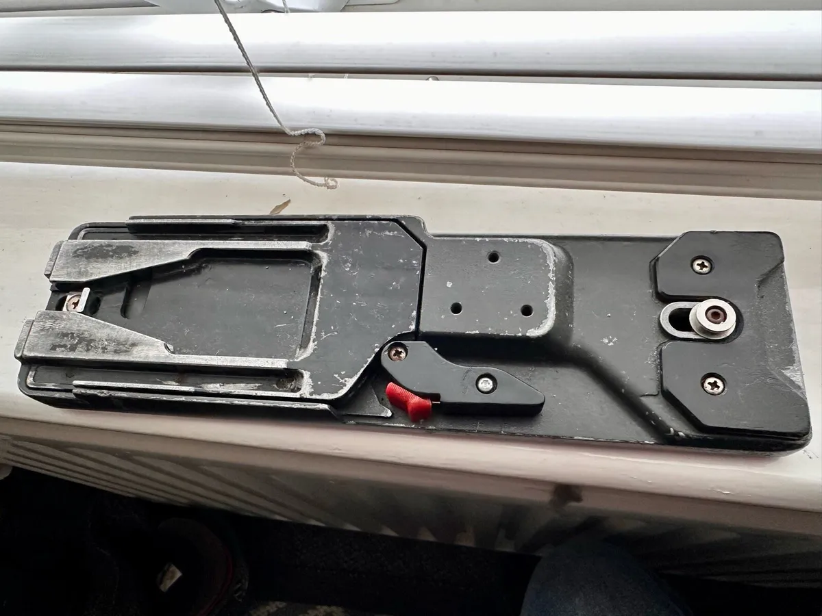 Quick release camera base plate - Image 2