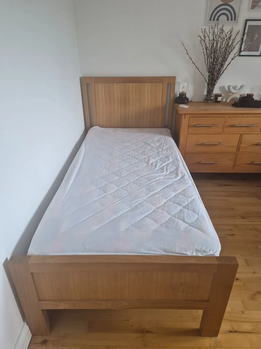 Single Beds - 2 Available (Twins) - Image 1