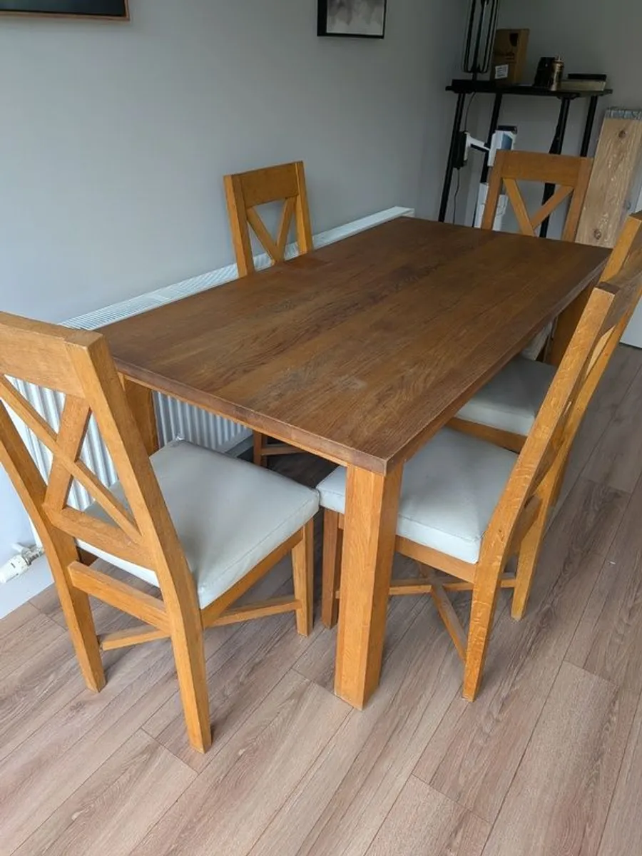 Table and chairs - Image 1