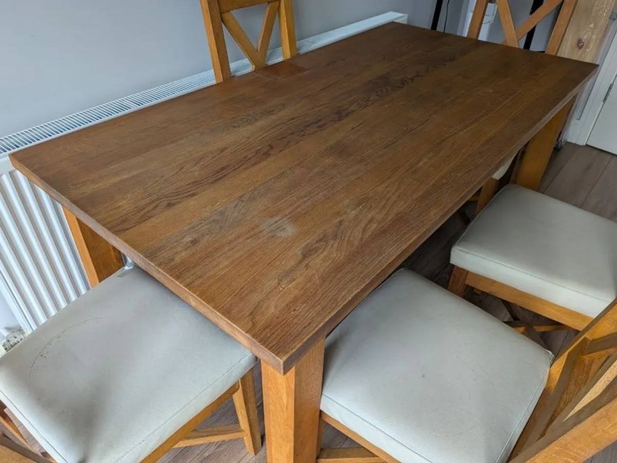 Table and chairs - Image 2