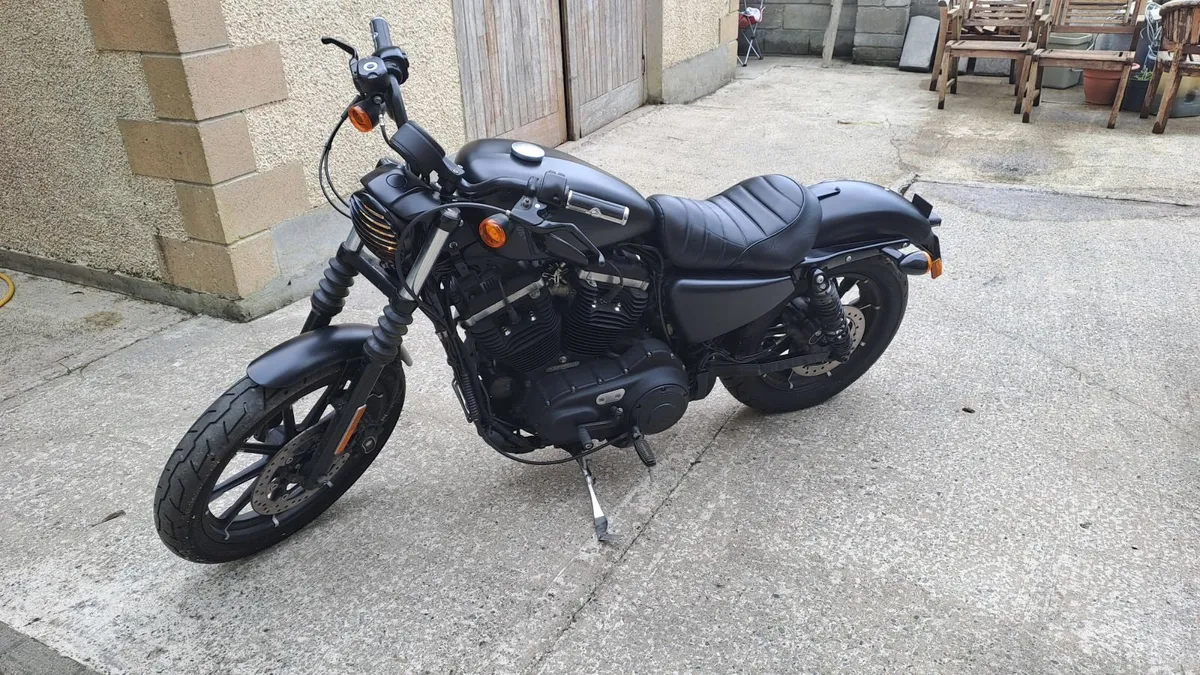 HARLEY DAVIDSON IRON 883 - Image 2