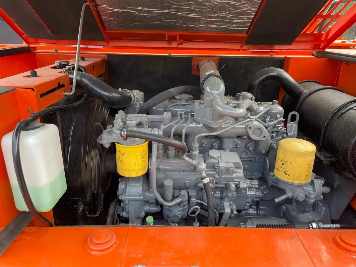Hitachi Zaxis 70 - Image 3