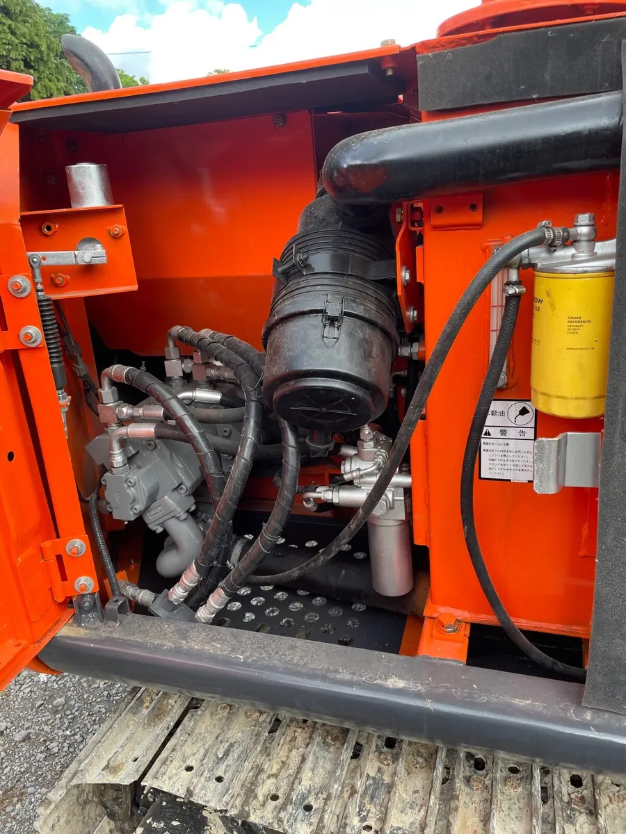 Hitachi Zaxis 70 - Image 2