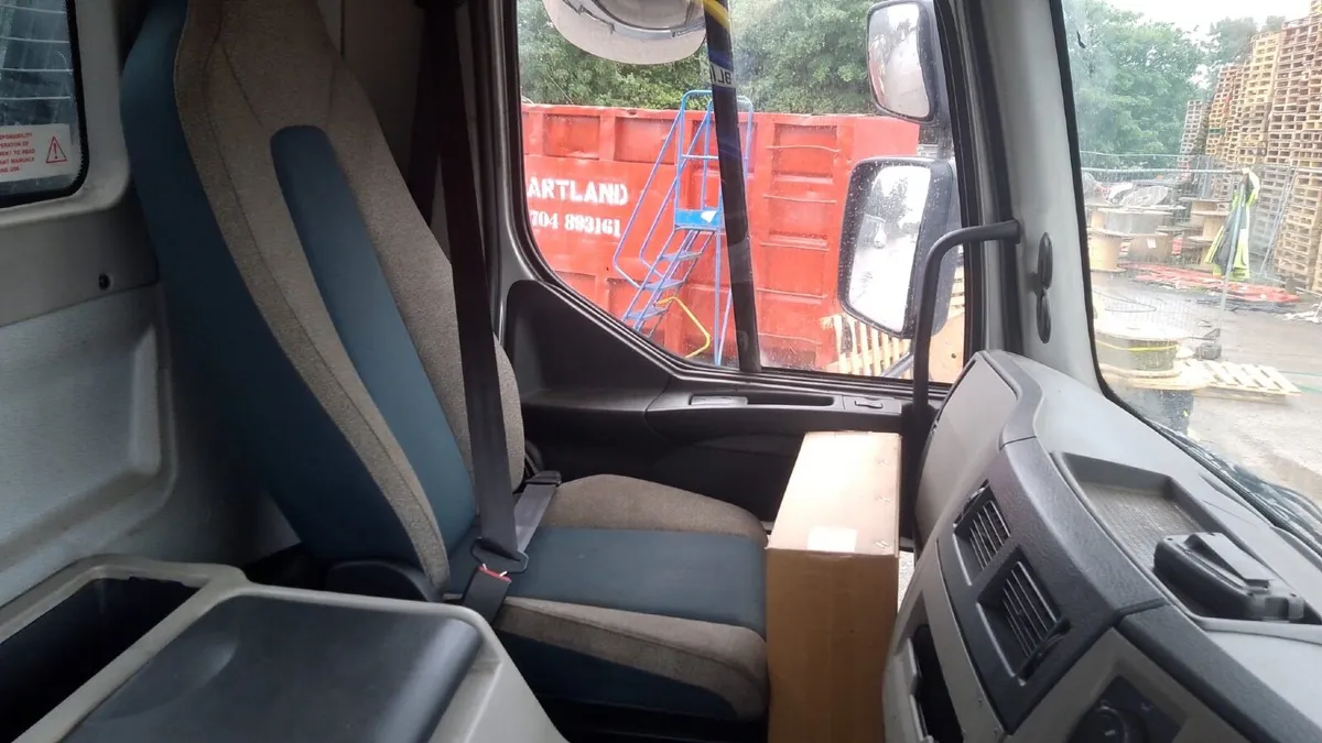 VOLVO SKIP LOADER  ( 2019 ) - Image 2