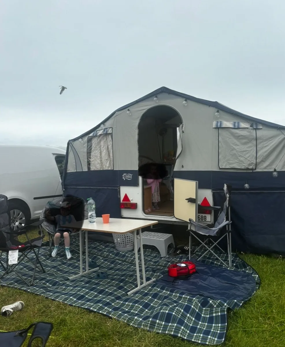 Folding camper - Image 1