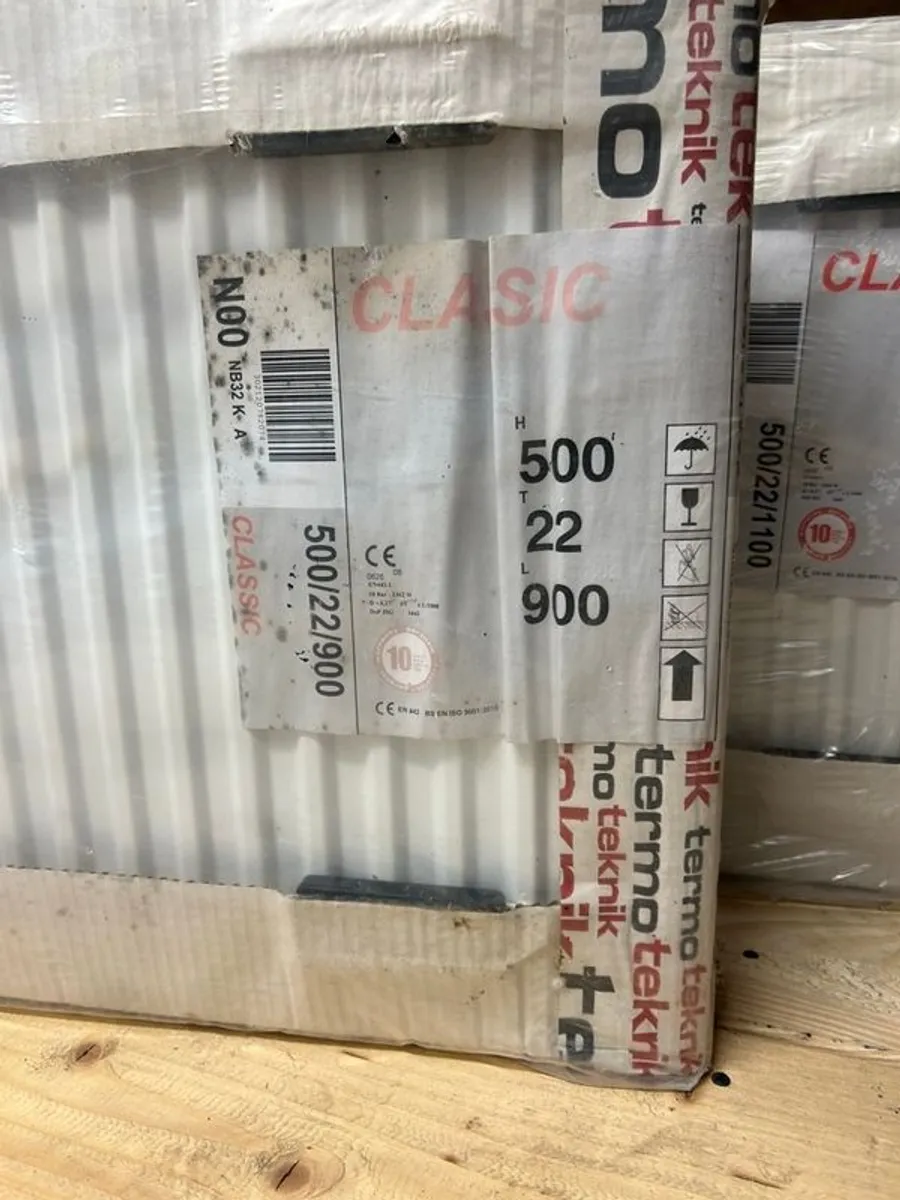 7x White Central Heating Radiators (2 Brand New In Box + 5 Used) - Image 2