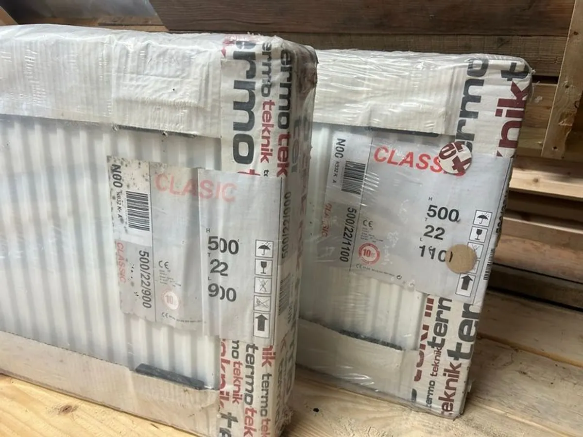 7x White Central Heating Radiators (2 Brand New In Box + 5 Used) - Image 3