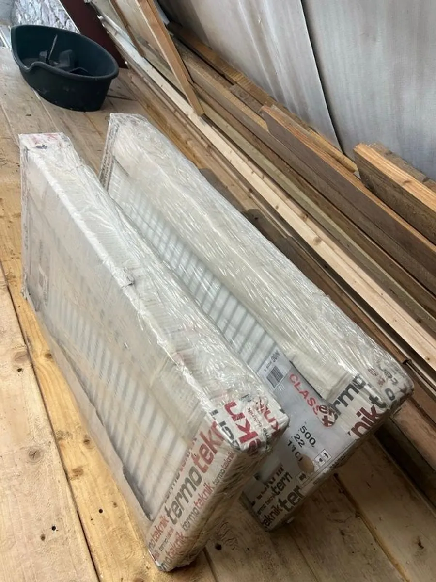 7x White Central Heating Radiators (2 Brand New In Box + 5 Used) - Image 4