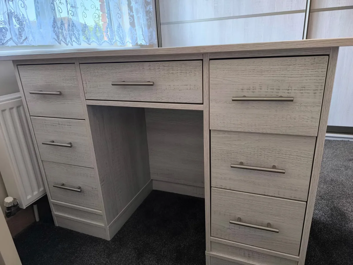 Custom made White wood kneehole-desk - Image 2
