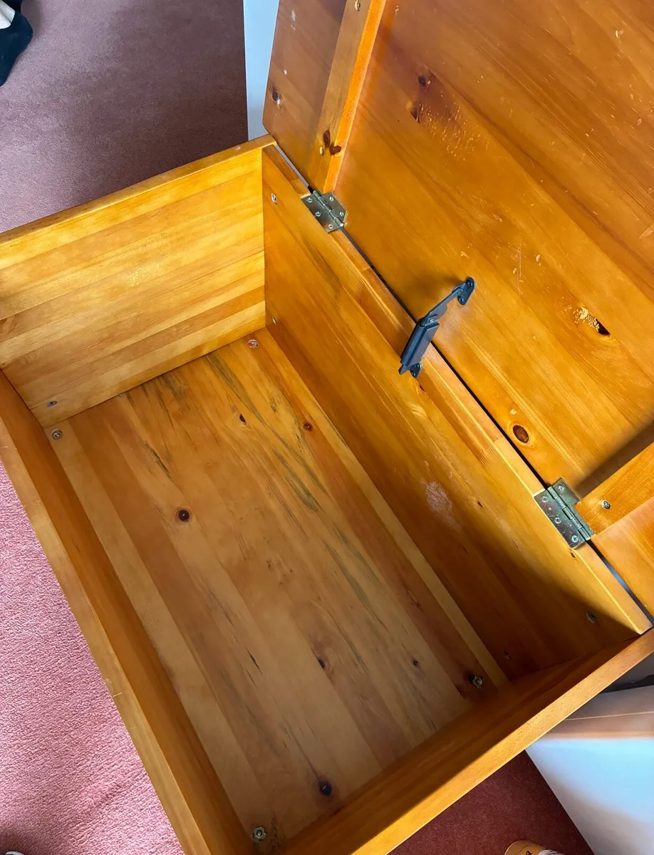 Oak Timber Storage/ Blanket Box - Image 3