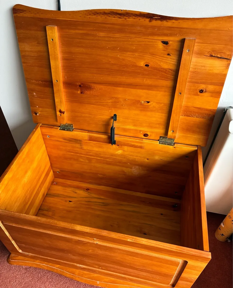 Oak Timber Storage/ Blanket Box - Image 2