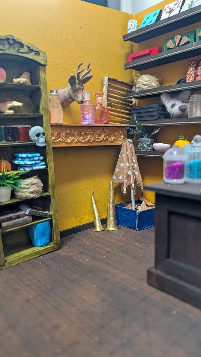 Curiosity Shop Miniature 1:12 scale - Image 3