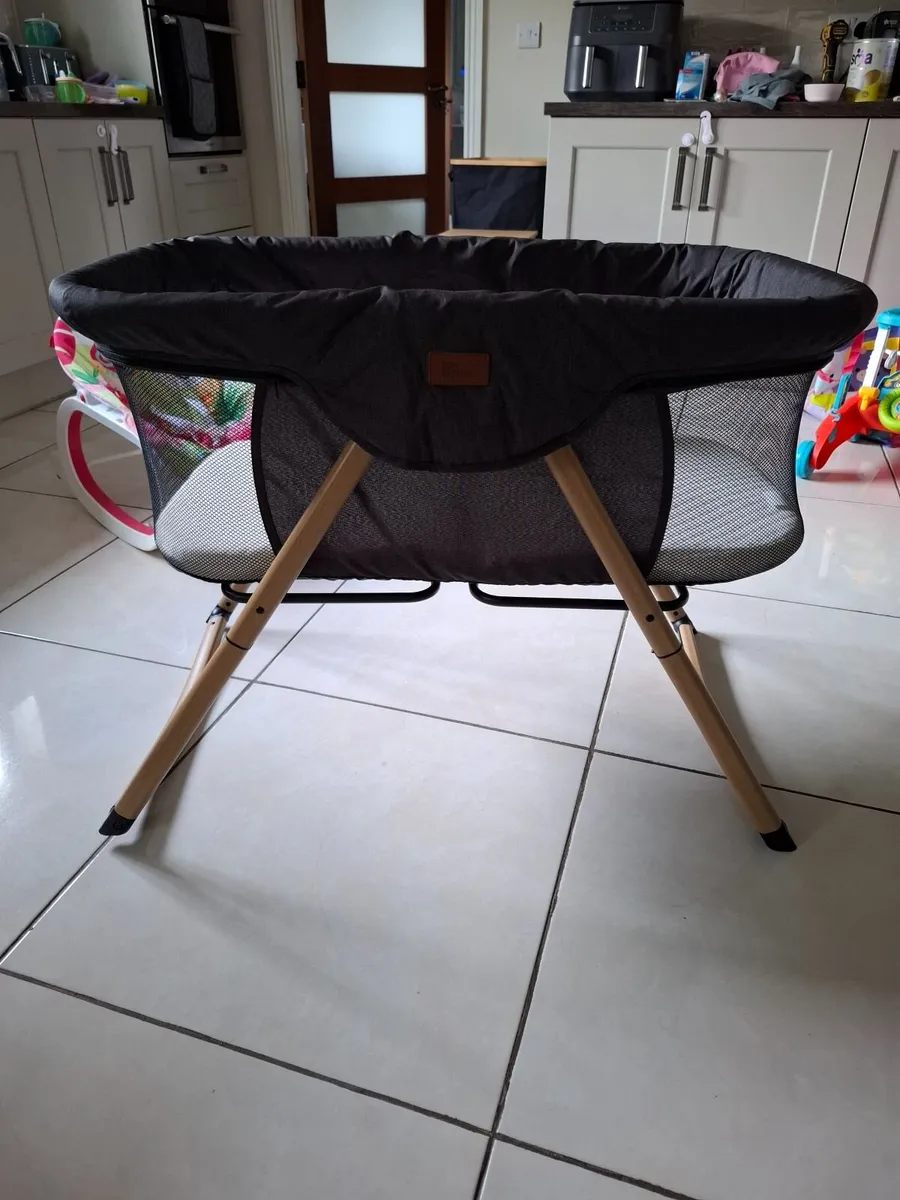 Baby Chairs & Cots/Changing Table - Image 4