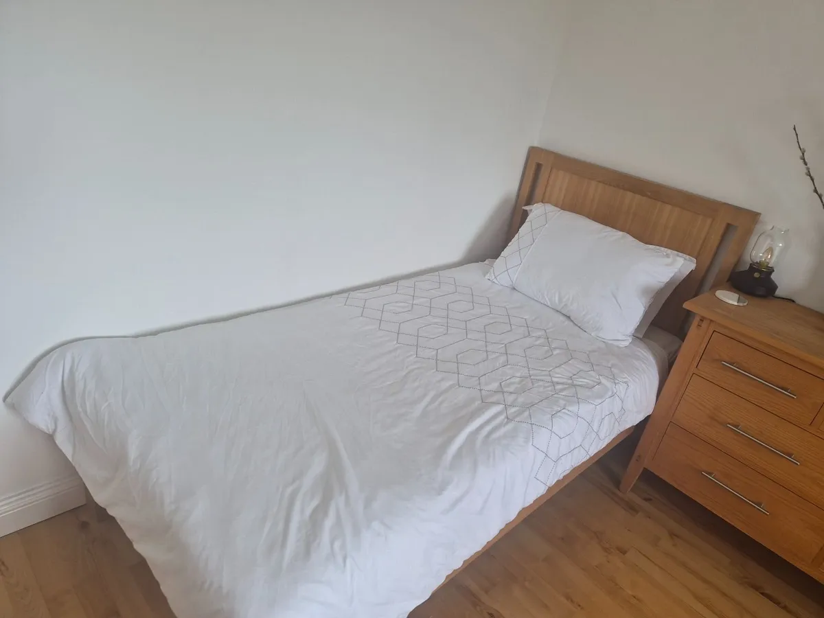 Single Beds - 2 Available (Twins) - Image 3