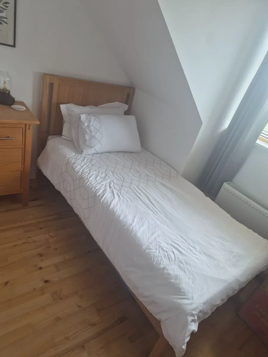 Single Beds - 2 Available (Twins) - Image 4