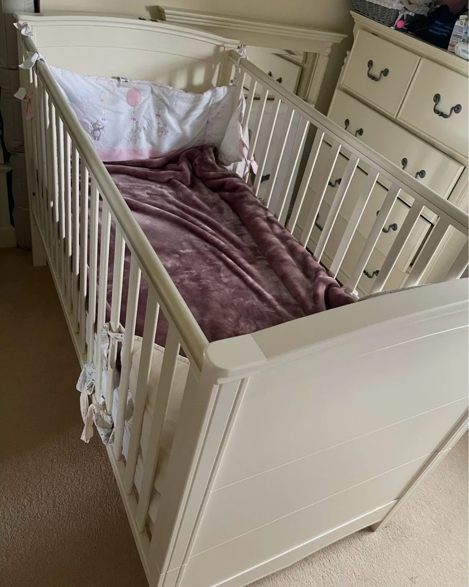 Ivory Large Wooden Cot - Image 1