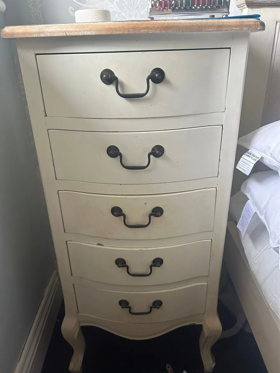 Bed and chest of drawers etc - Image 2