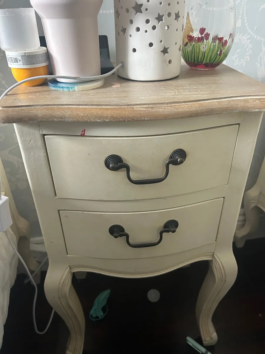 Bed and chest of drawers etc - Image 3