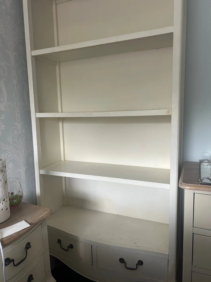 Bed and chest of drawers etc - Image 4