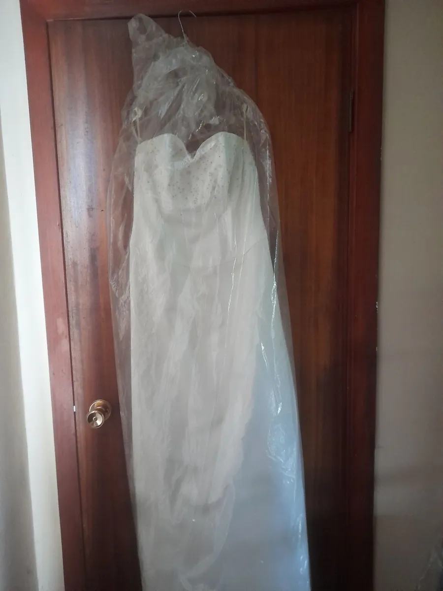 Prenuptia wedding dress - Image 2