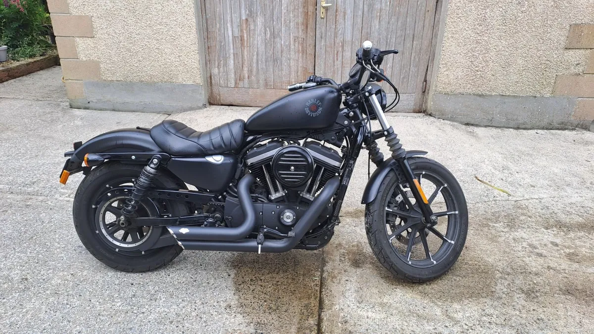 HARLEY DAVIDSON IRON 883 - Image 1