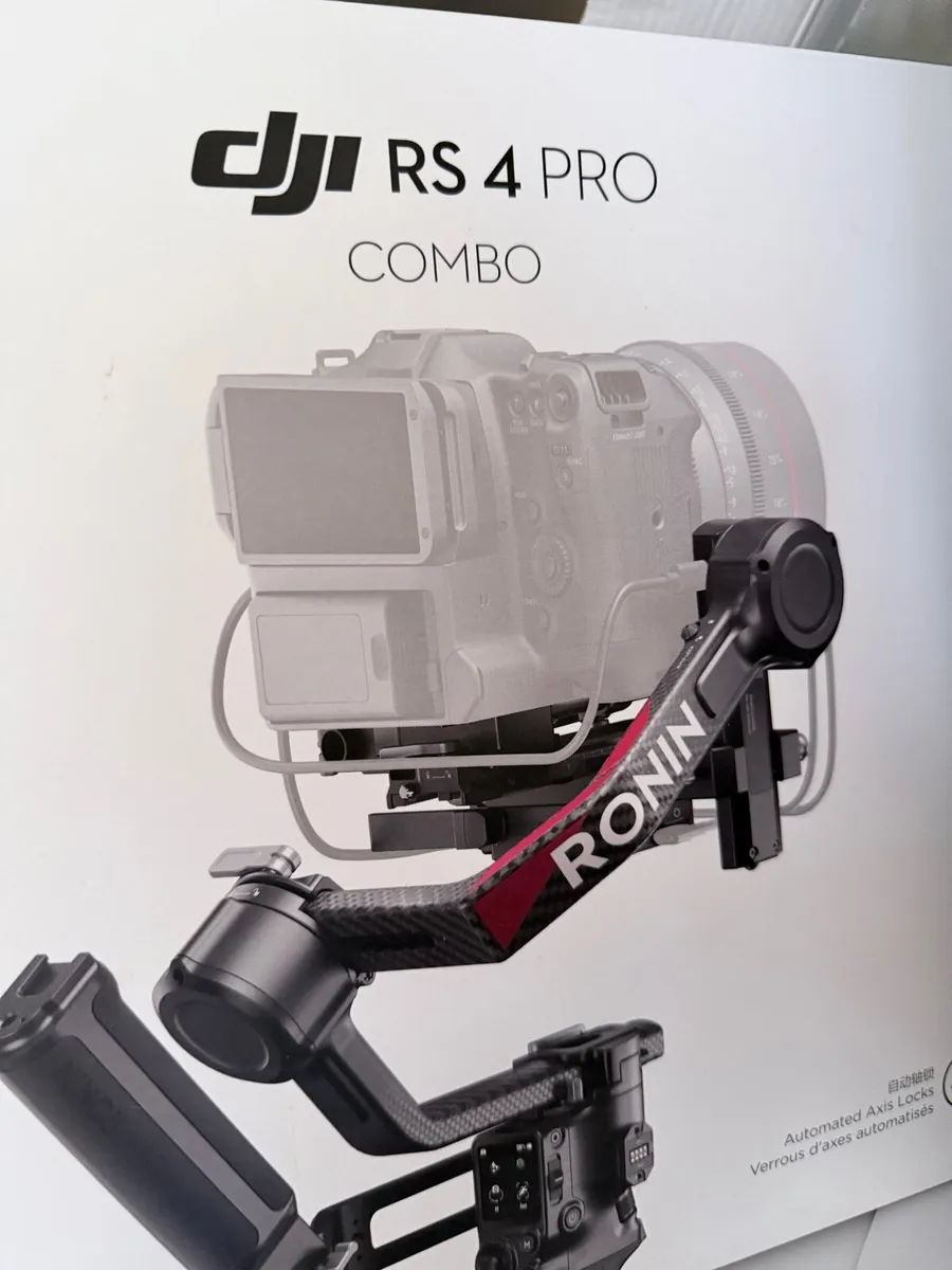 DJI RS 4 Pro Combo gimbal