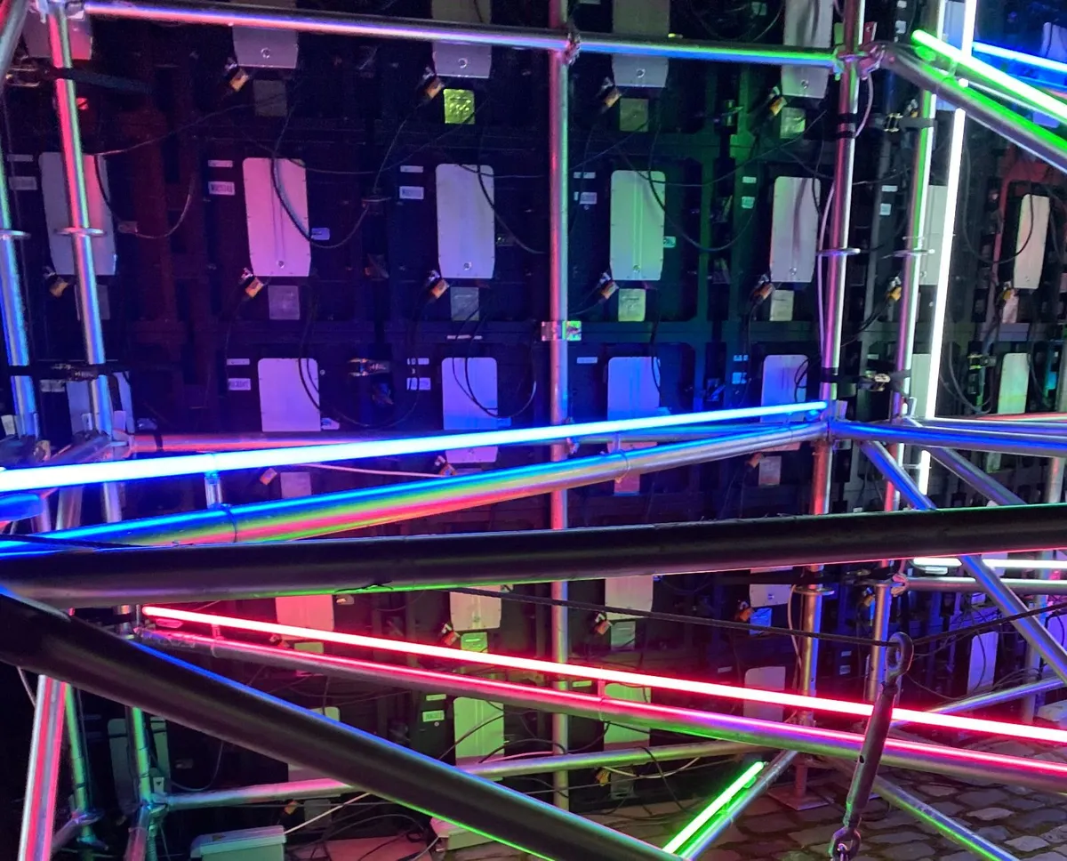 4 extra-long neon tubes - Image 1