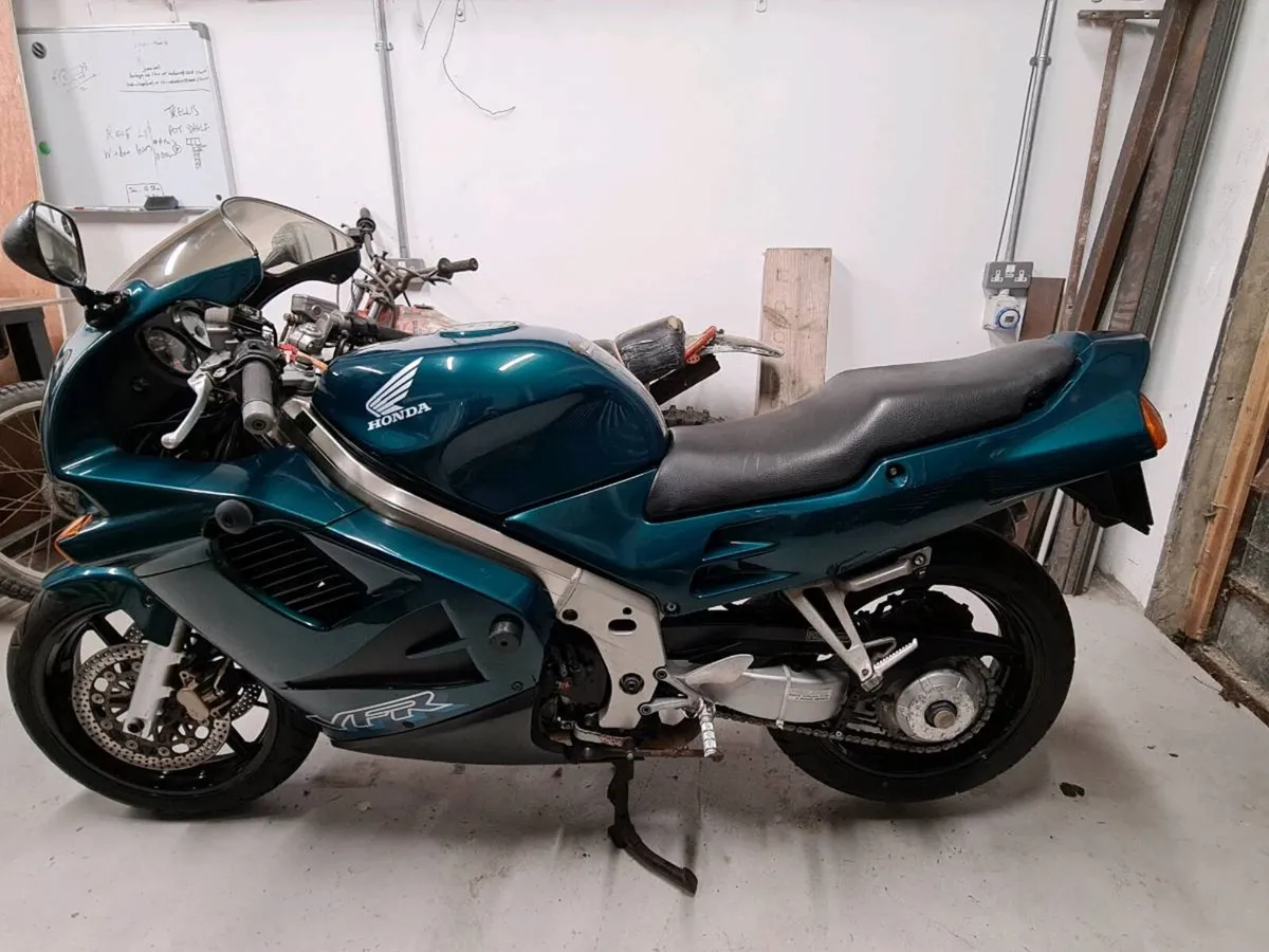 Honda VFR 750 1997 - Image 2