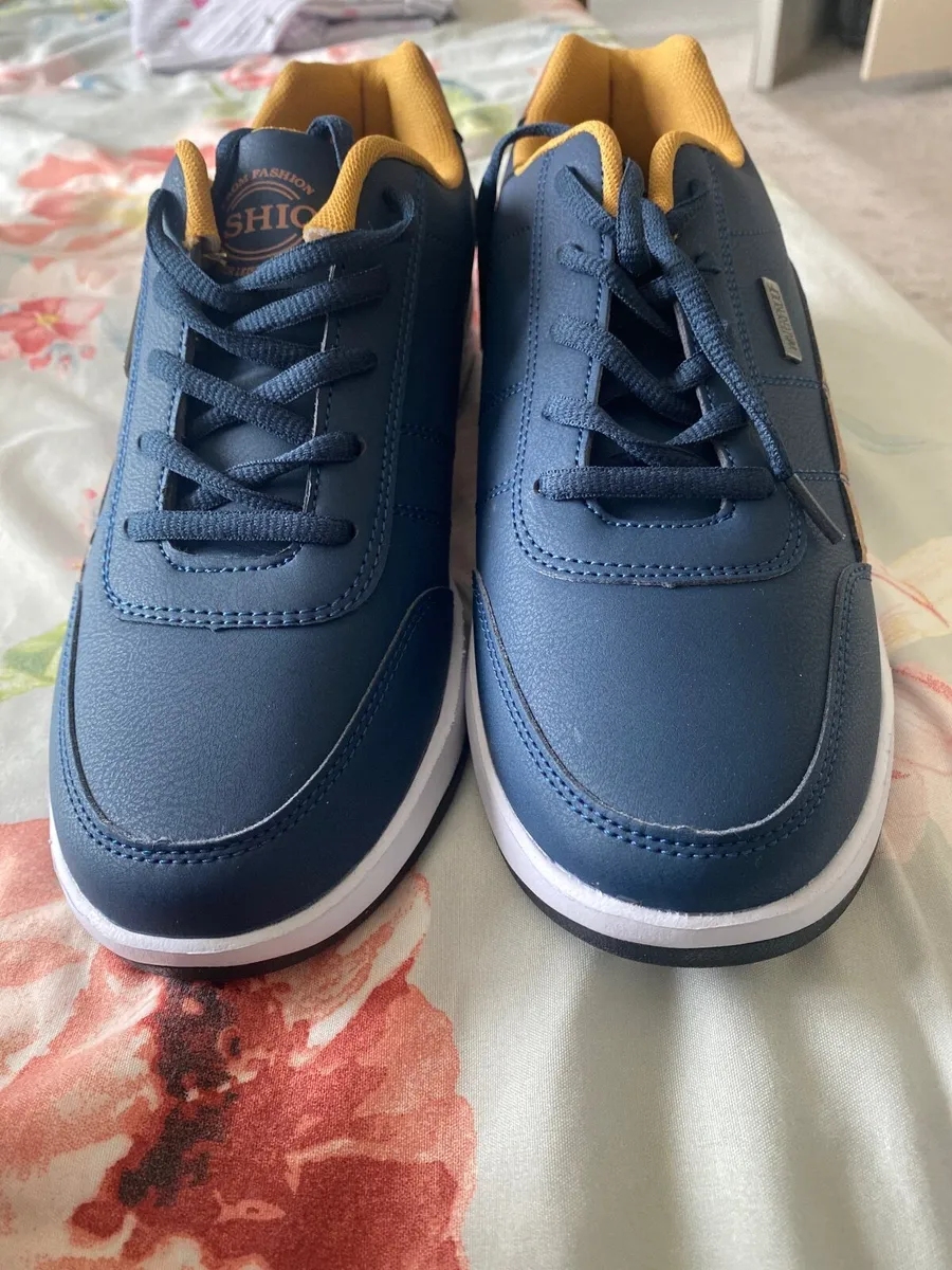 Men’s trainers size 42 - Image 2
