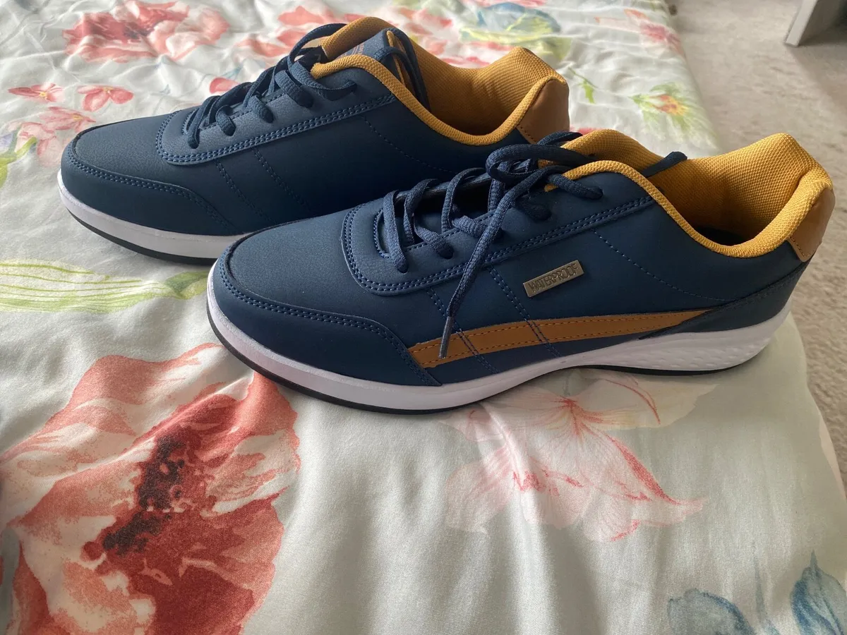 Men’s trainers size 42 - Image 3