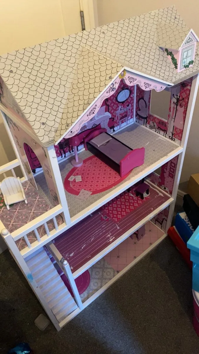 Barbie Doll House - Image 1