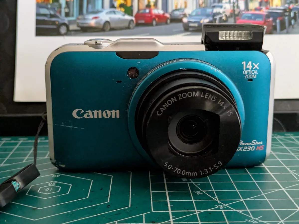 Canon PowerShot SX230 12MP compact camera - Image 2