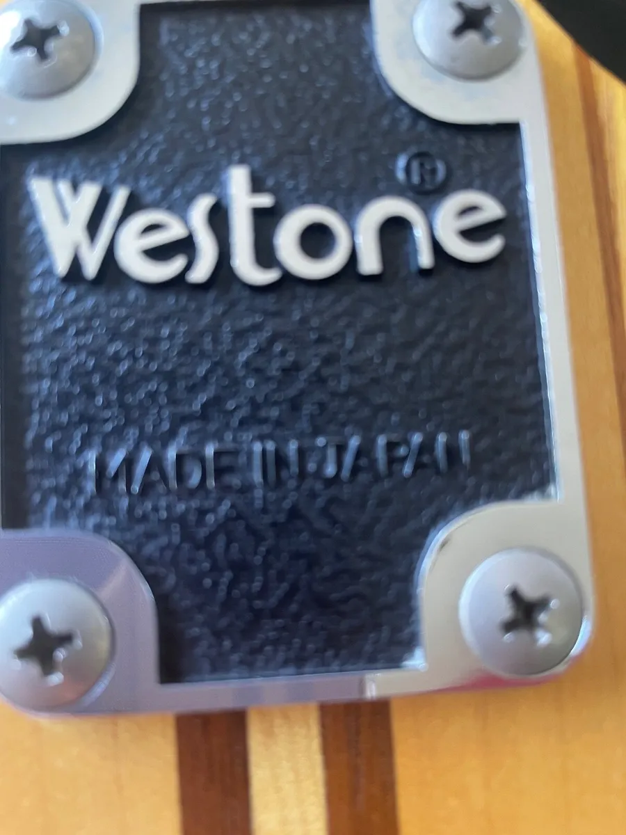 Electric guitar - Image 1