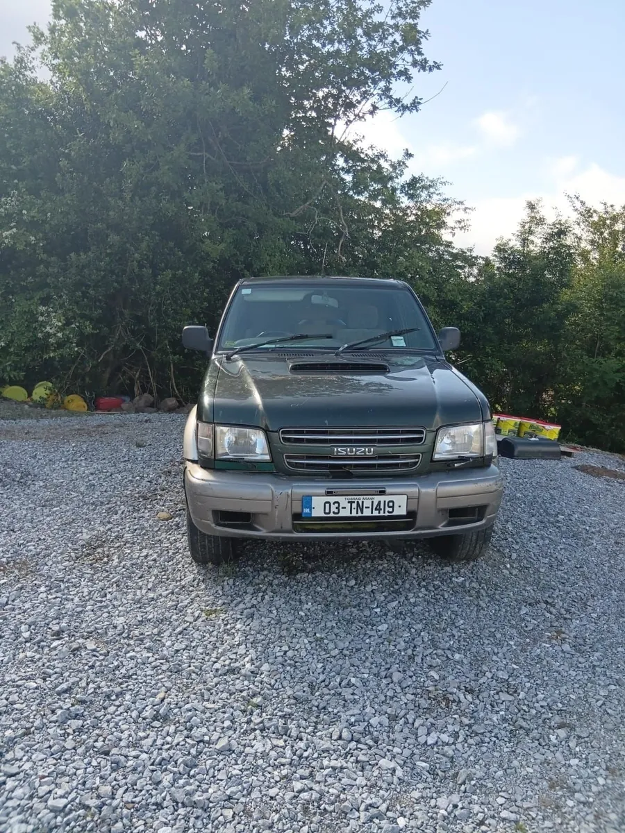 Isuzu Trooper 2003 - Image 2