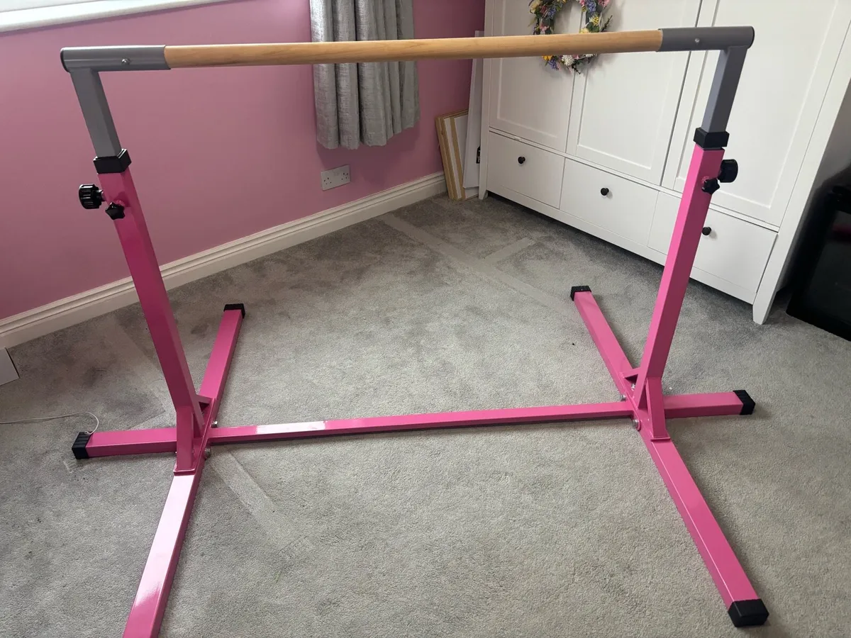 gymnastics bar - Image 1
