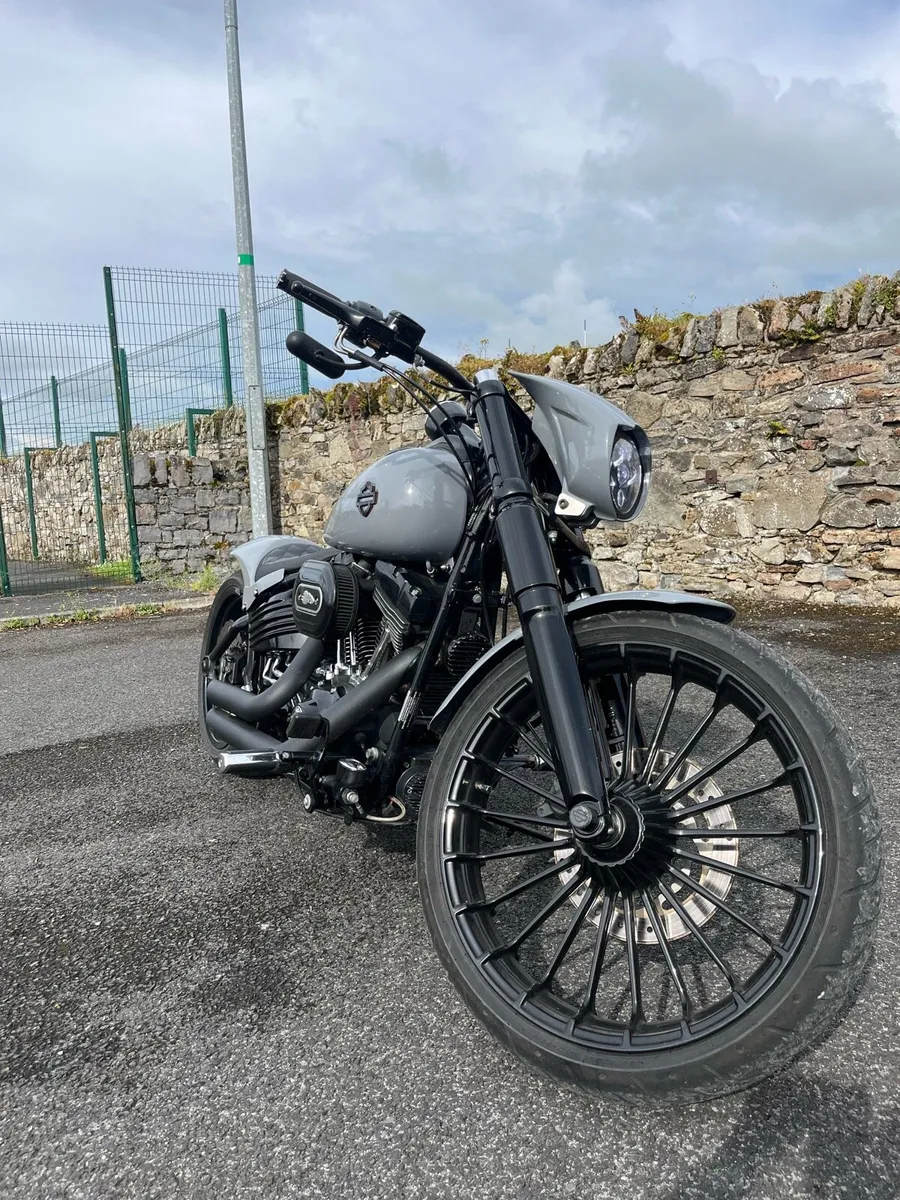 Harley-Davidson FXCWC - Image 1