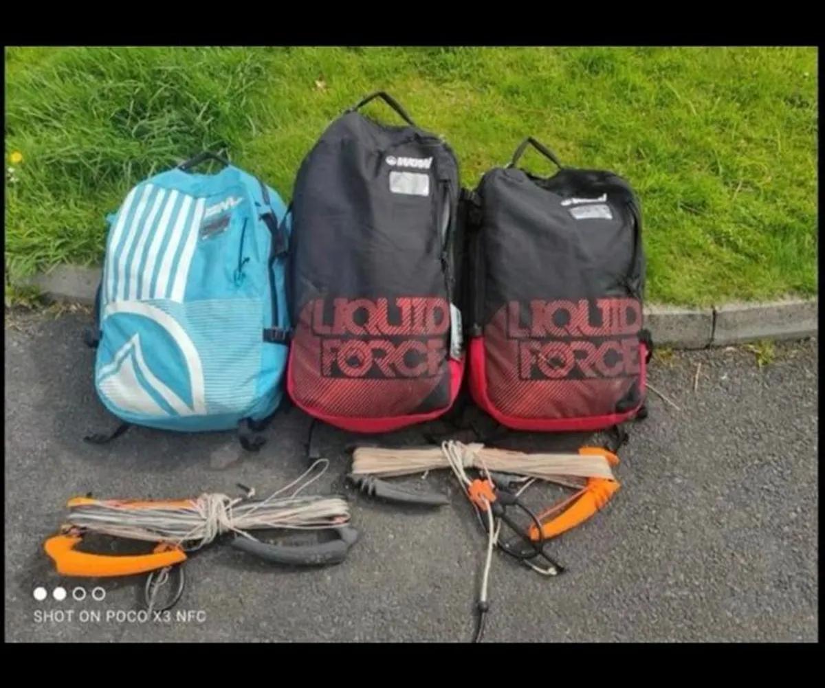 Liquid Force Kitesurf 3 Kites (10m, 8m, 6m) + 2 Control Bars - Image 3