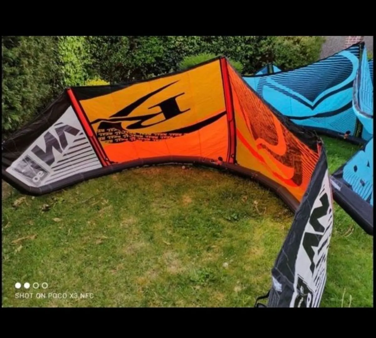 Liquid Force Kitesurf 3 Kites (10m, 8m, 6m) + 2 Control Bars - Image 4