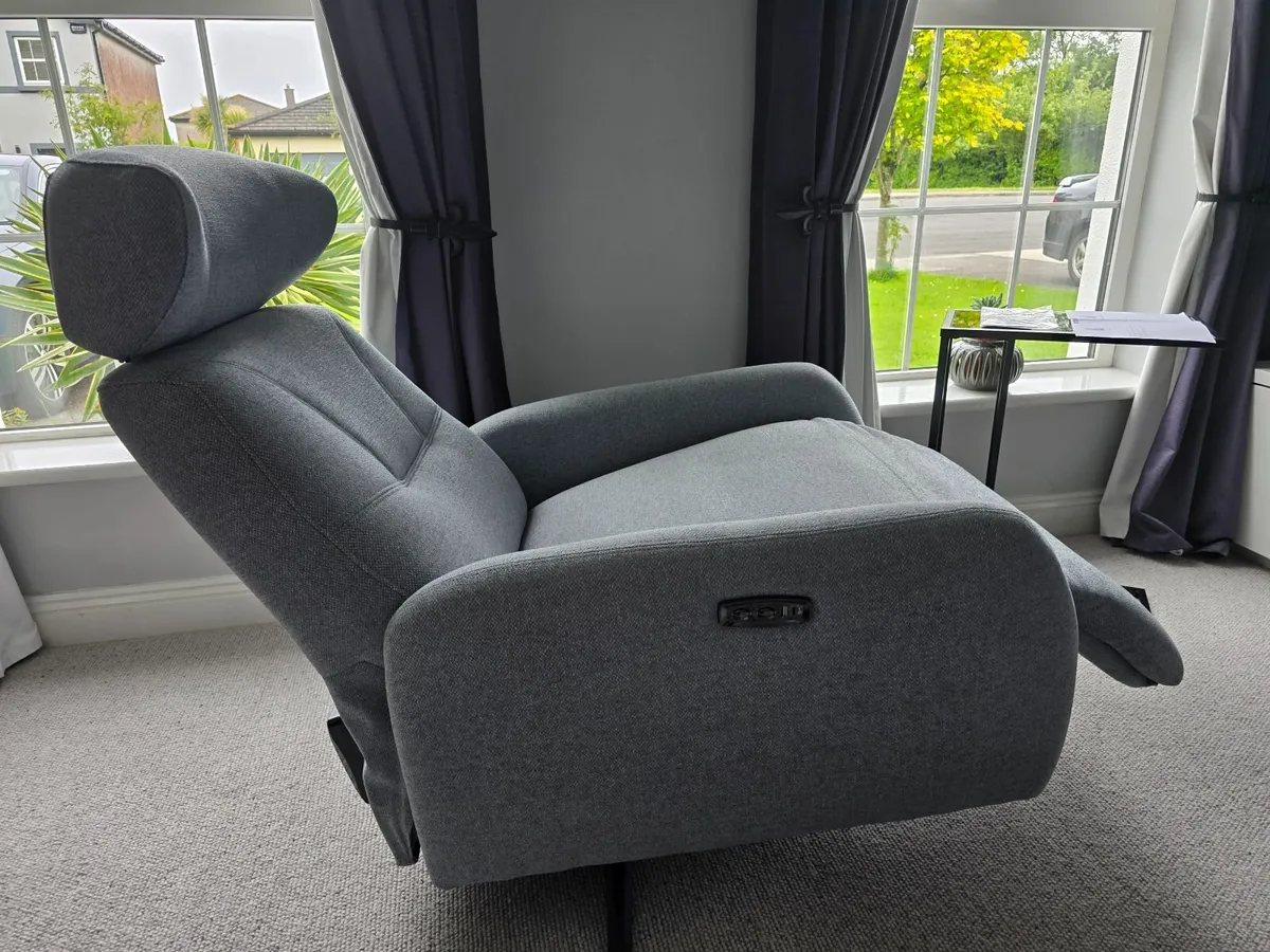 Recliner Swivel Chair Electric Battery Poweredd - Image 3