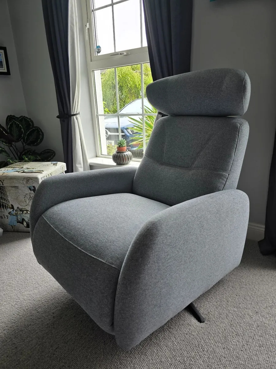 Recliner Swivel Chair Electric Battery Poweredd - Image 4