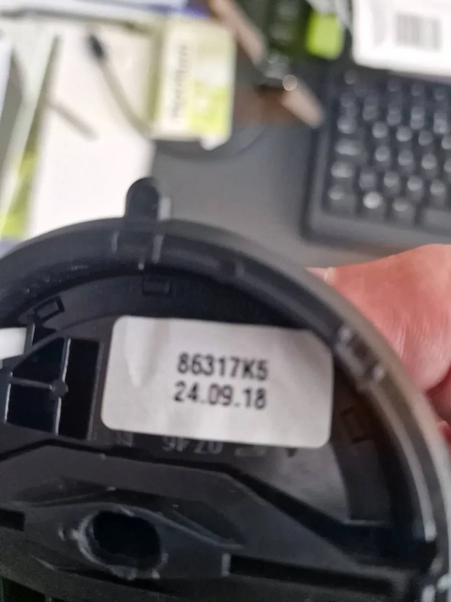 Electric Wing Mirror Adjustment Motor / Actuator - Image 1