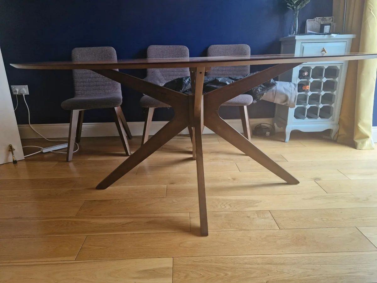 Dining table - Image 1