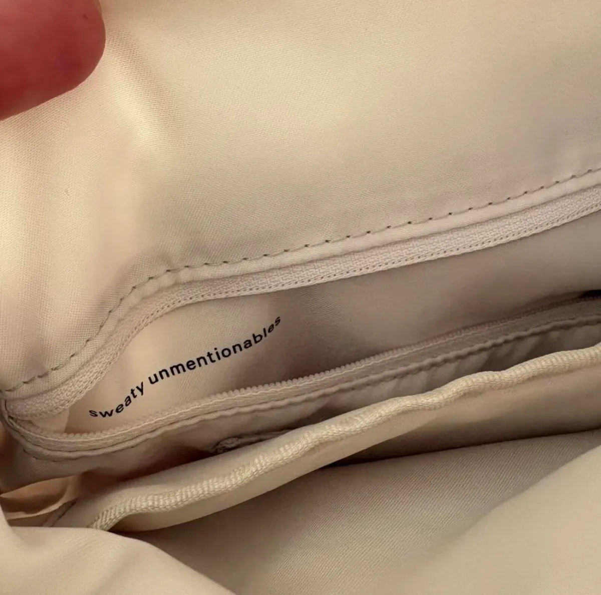 LuLulemon Duffle bag - Image 4